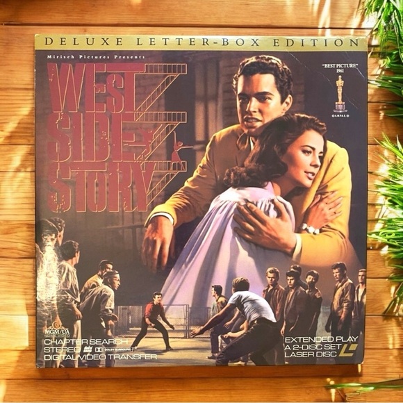 VINTAGE 1991 West Side Story LaserDisc - Deluxe Letter-Box Edition - 2-Disc Set - Picture 1 of 12
